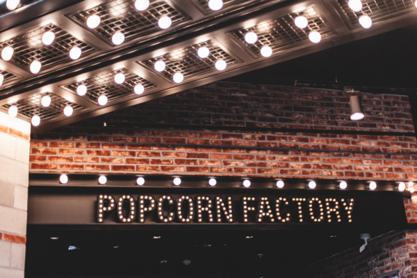 Kino und Popcorn von emrecan arık (@emrecan_arik), unsplash.com