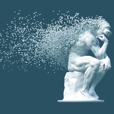 Helle Statue in Denkerposition angelehnt an Auguste Rodins berühmtes Werk; mit VR-Brille zersetzt sich der Körper in mehrere kleine Pixelbruchstücke. Bildquelle: VR Thinker (Creator: 3DSculptor, Credit: Getty Images/iStockphoto)
