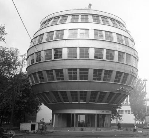 "Foto des ersten deutschen Kugelhauses des Architekten Peter Birkenholz, erbaut 1928 und 1938 wieder abgerissen" CC-BY-SA 3.0 Creator: Georg Pahl, Owner: Bundesarchiv